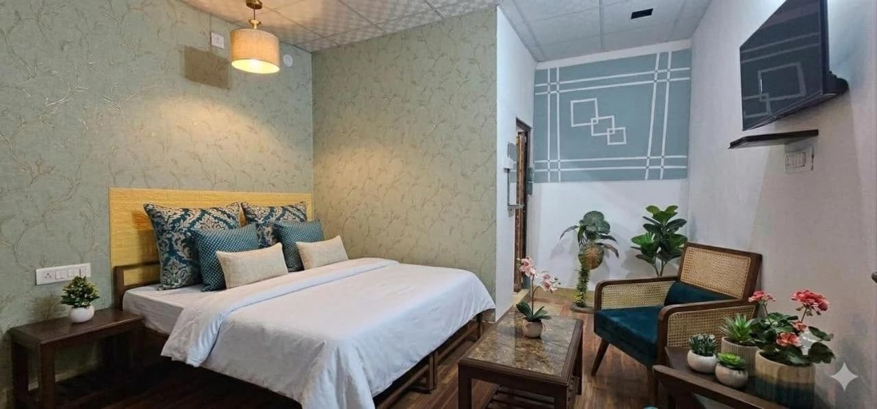 Deluxe Comfort - Image 1